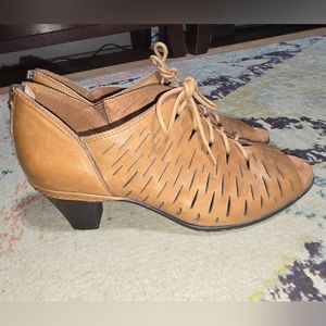 Rockport Tan Lace-Up Peep-Toe Heels